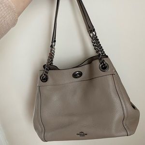 Coach TURNLOCK EDIE SHOULDER BAG IN PEBBLE LEATHER